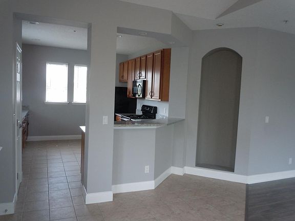 5th image of 340 Islander Dr Unit 4