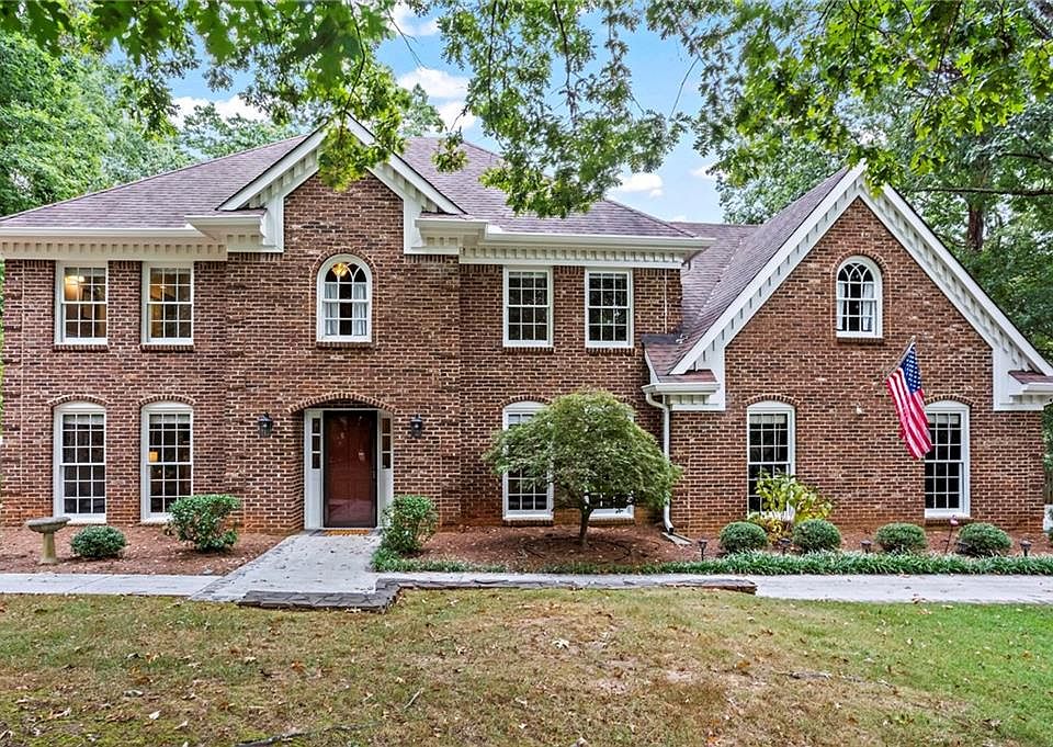 1st image of 2704 Kenwood Ct