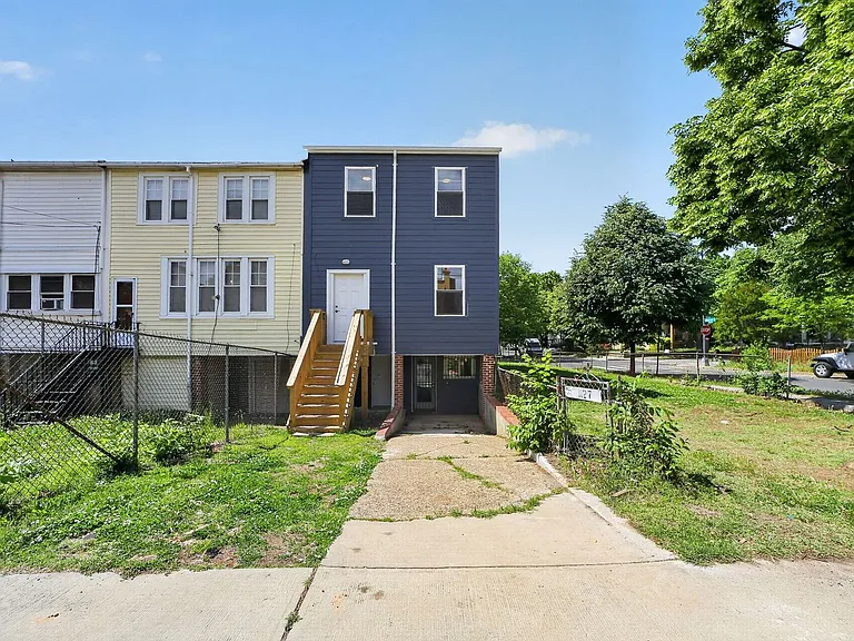 1127 Orren St NE — Photo 2