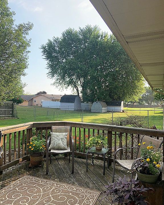 Deck off of family room