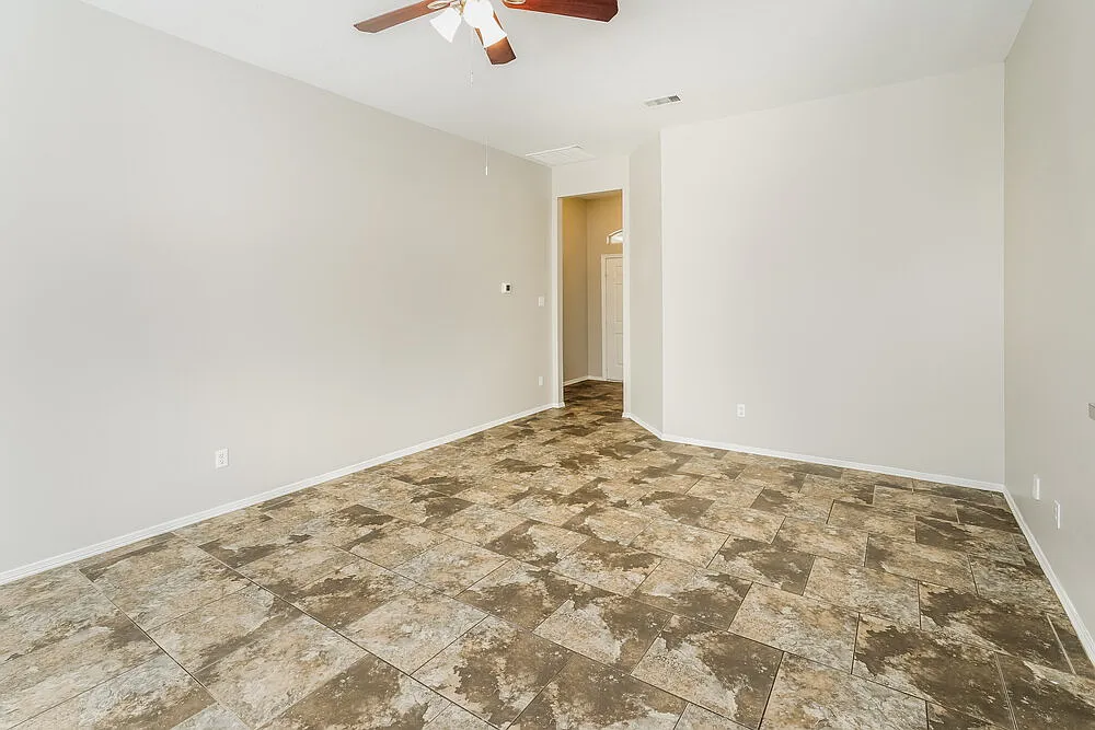 3 bed, 2.0 bath, 1379 sqft, $1,755 — Photo 4