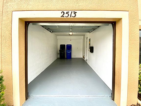 5th image of 2513 Edgewater Falls Dr