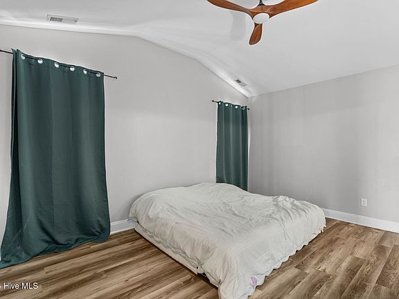 5th image of 310 Connie Court