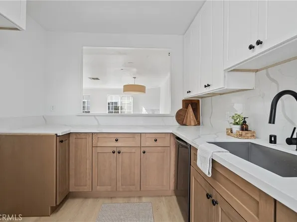 15920 Sherman Way Unit 8, Los Angeles, CA 91406