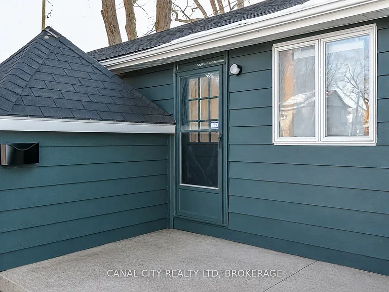 6 Colton Ave — Photo 5