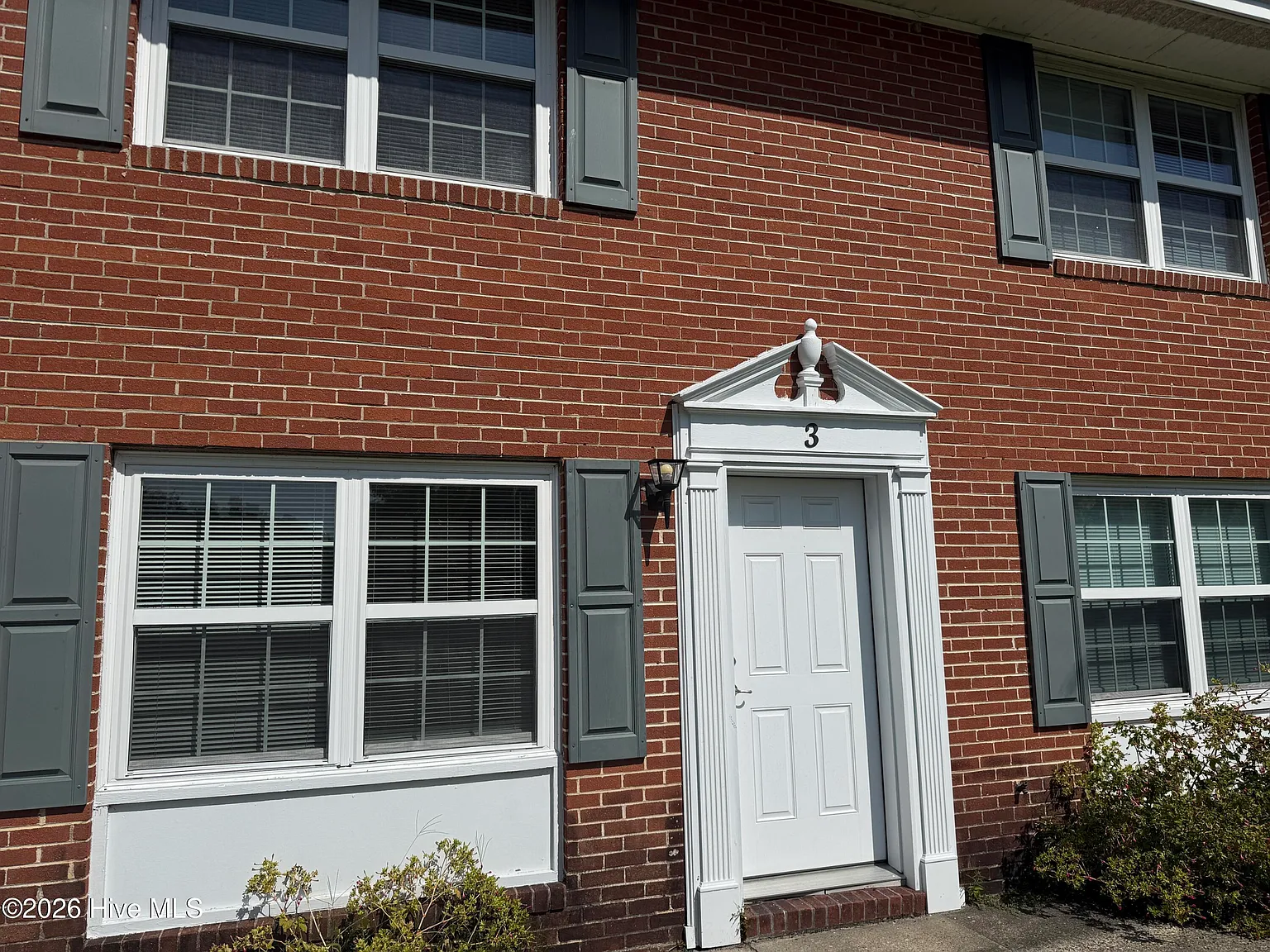 2 bed, 1.0 bath, 800 sqft, $1,100 — Photo 1