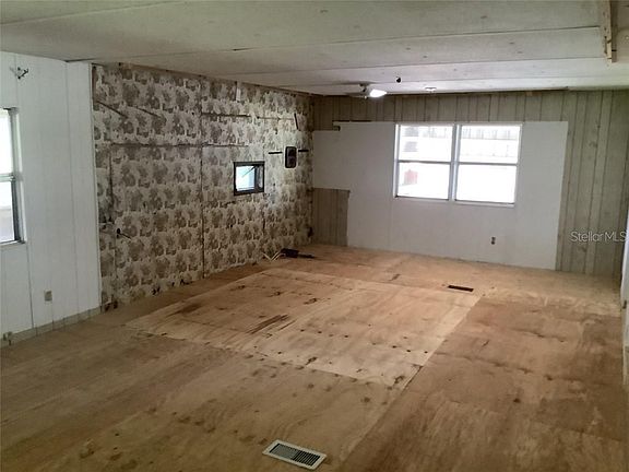 5th image of 410 Clearwater Ave