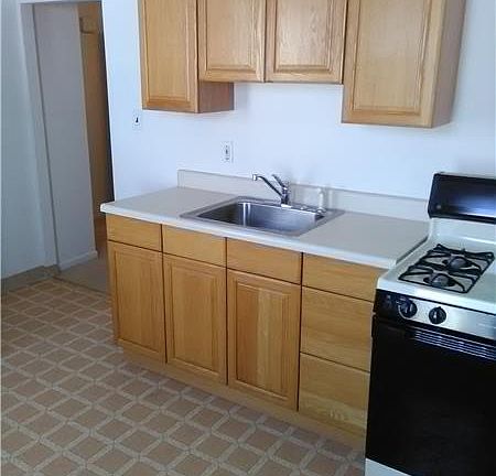 2nd image of 323 Cumberland St