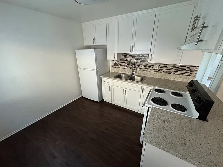 30 W 49th St #3 — Photo 2