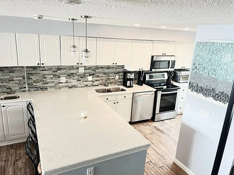 302 Bay Village Dr — Photo 10