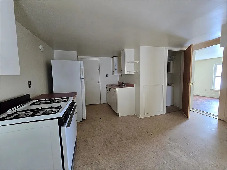 130 E Elisha St #4 — Photo 5