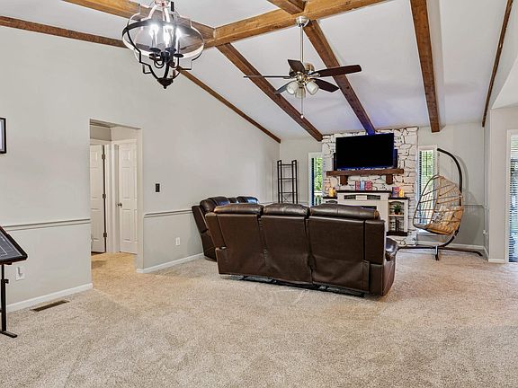 4th image of 3090 Woodhaven Dr