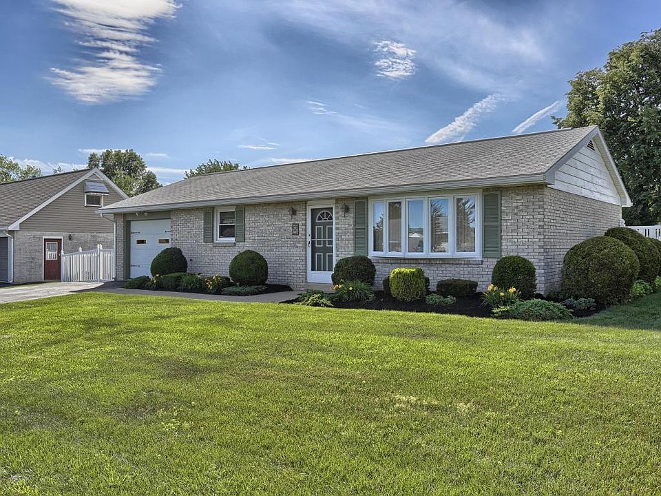 1st image of 1827 Ashton Dr