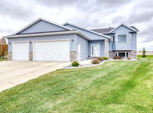 3320 5th Ave N, Moorhead, MN 56560