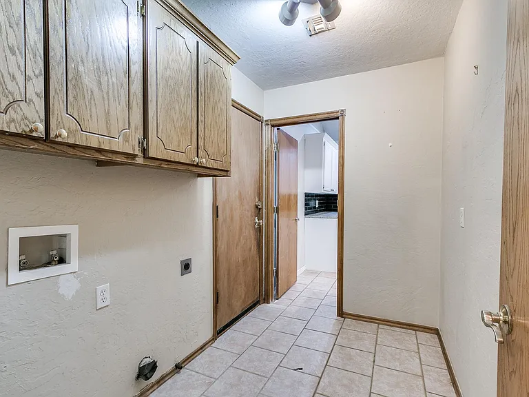 613 Katelyn Ln — Photo 12