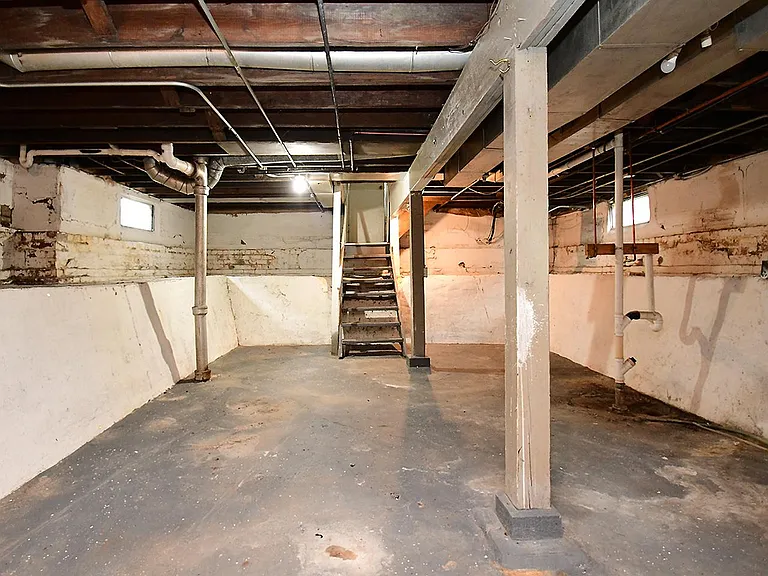 2723 Newport Ave — Photo 16