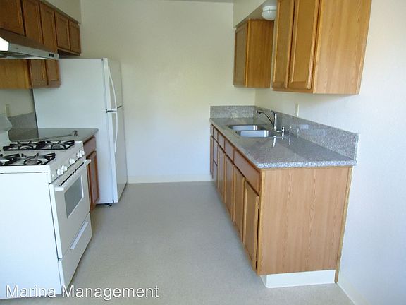 3rd image of 217 Bennett Hill Dr APT D
