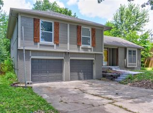 805 SW Liggett Rd, Blue Springs, MO 64015