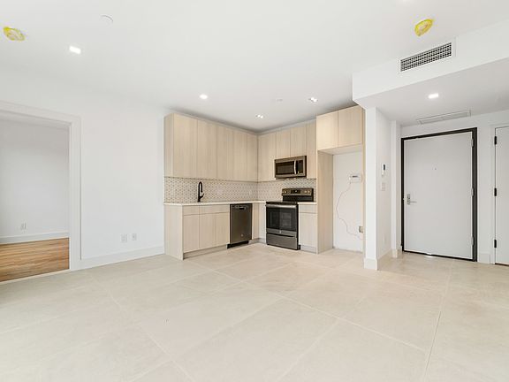 3rd image of 722 Hinsdale St #3D