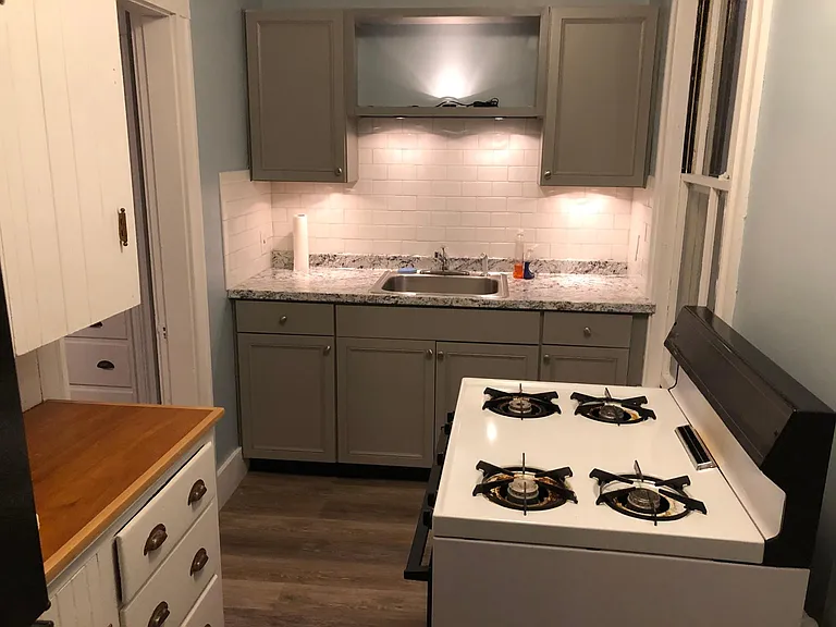 4 Grant St #2R — Photo 8