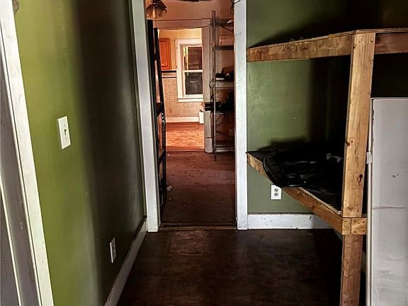 5th image of 55935 Main St
