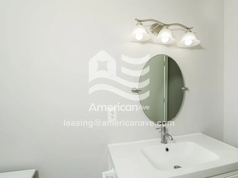9675_013_wm_-_bathroom_13505997.jpg