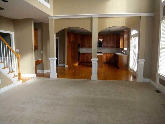 4th image of 2422 Floral Valley Dr