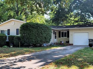 905 E Sunnycrest Dr, Urbana, IL
