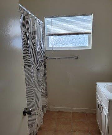 4th image of 318 Lookout St