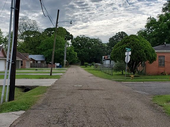 4th image of 243 Sophie St