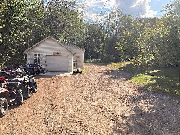 Detached garage 