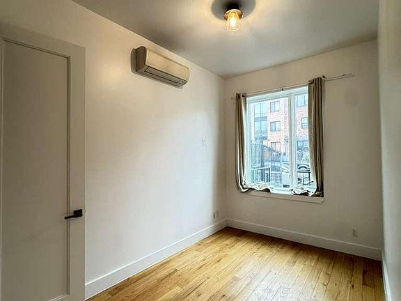 4th image of 1627 Pacific St #1F