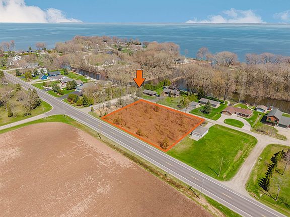 3rd image of Lee Harbor Ln