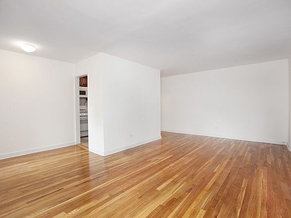 3rd image of 6638 Yellowstone Blvd #2E