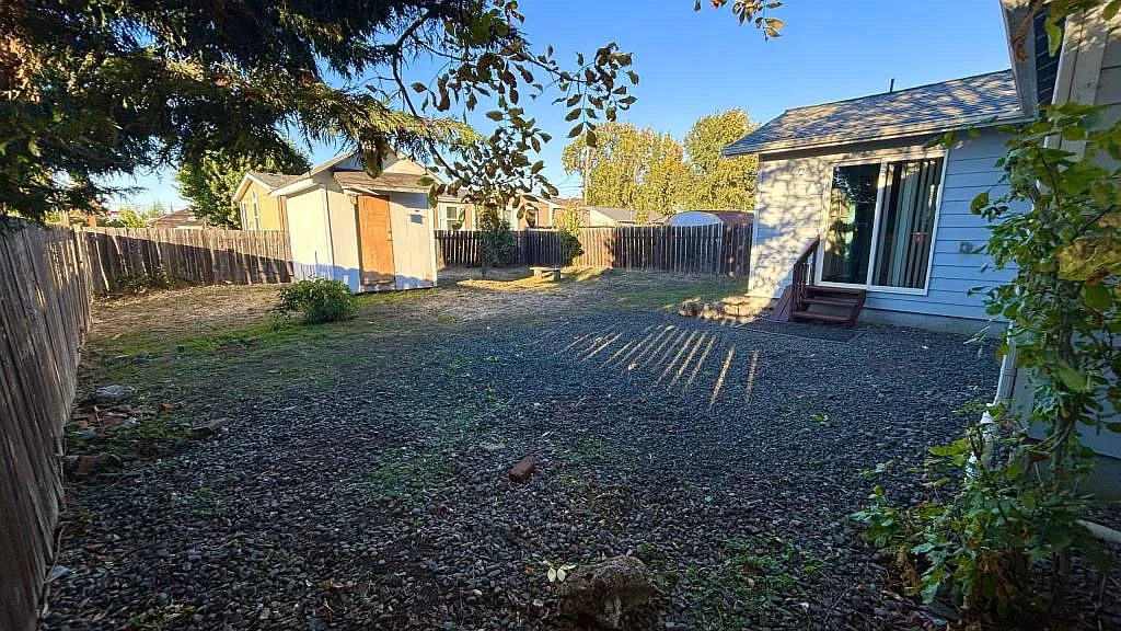 264 NE West Ave — Photo 3