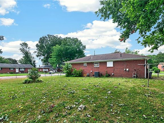 3rd image of 206 Cellardoor Ct