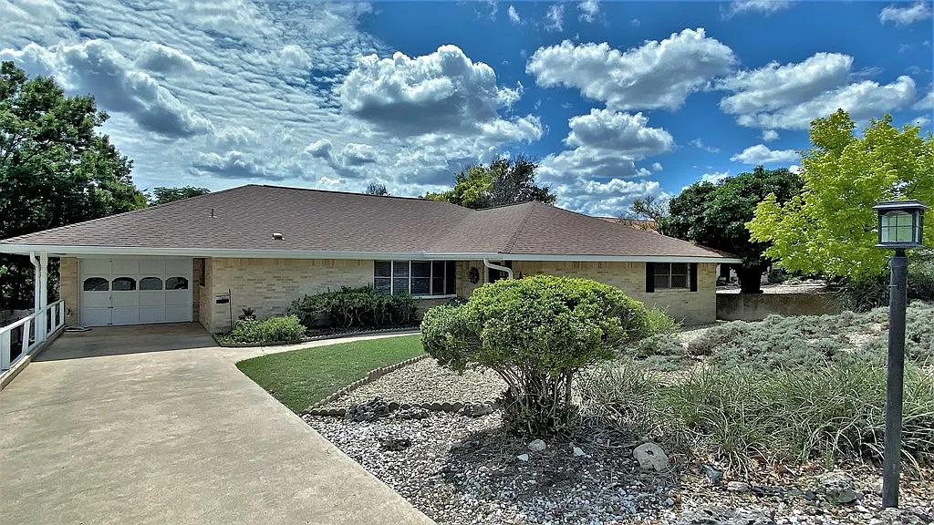 2 bed, 2.0 bath, 1981 sqft, $2,275 — Photo 2