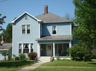 414 N 8th St, Marshall, IL 62441