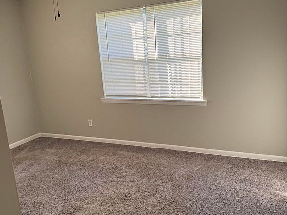5th image of 2689 Hillcrest Dr