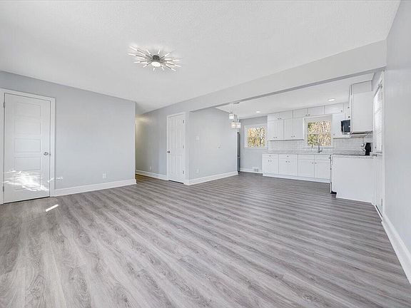 4th image of 1010 Westover Dr