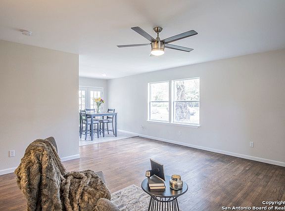 3rd image of 254 Pinewood Ln