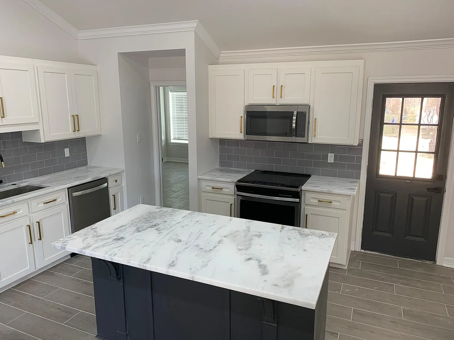 4 bed, 1600 sqft, $1,950 — Photo 2