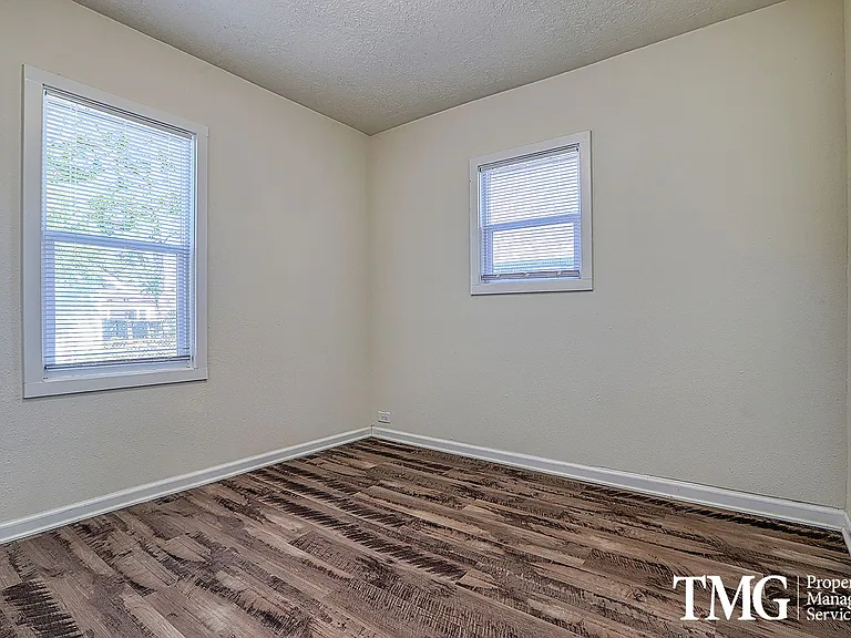 2500 Harney St — Photo 11