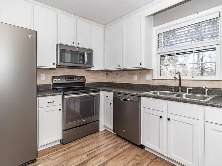 4083 Amherst Way — Photo 10