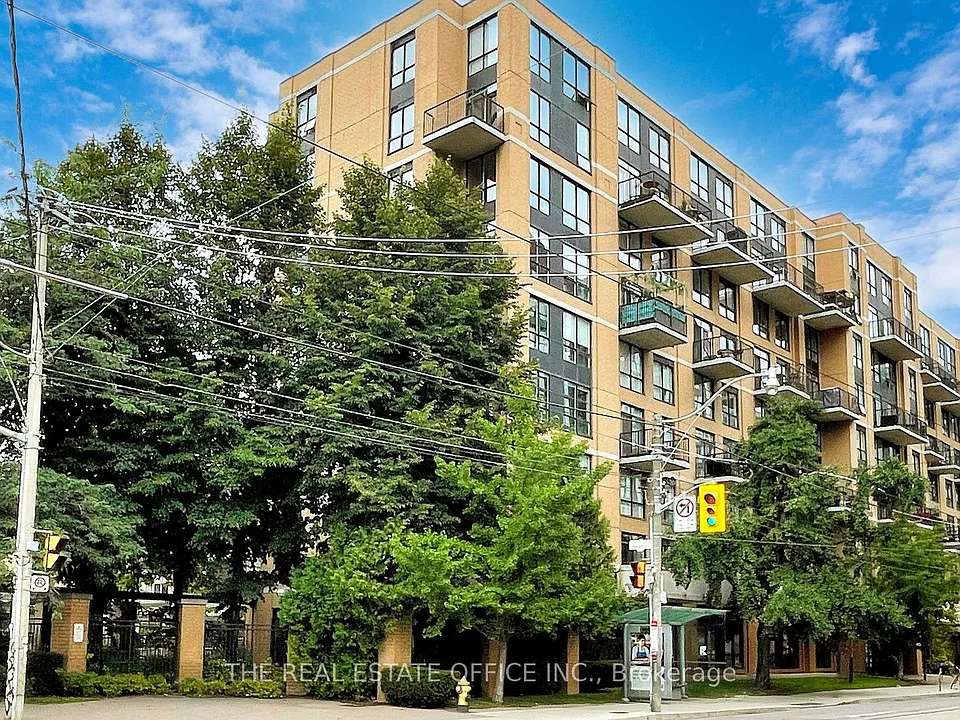 800 King St W #405