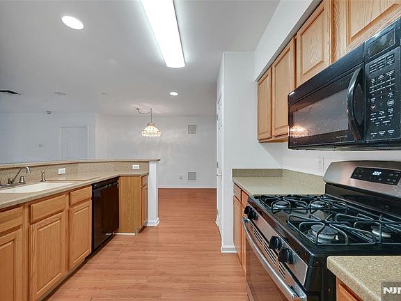 4th image of 189 Forest Ave #219