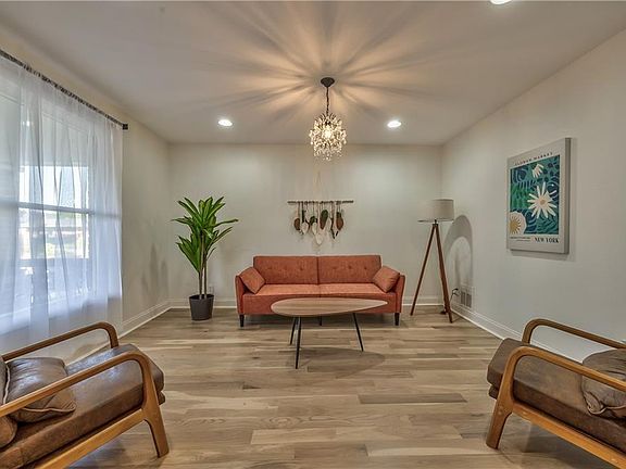 5th image of 2606 Smart Ave