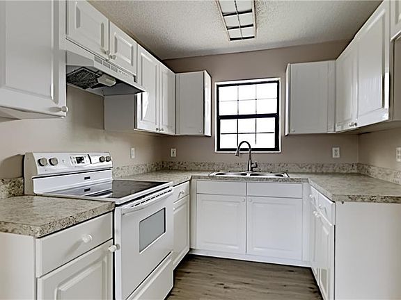 5th image of 1382 San Filippo Dr SE