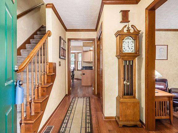 3rd image of 1093 Lyndale Dr
