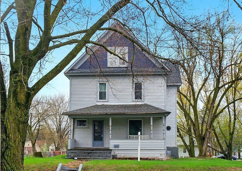 1st image of 412 W Charles St